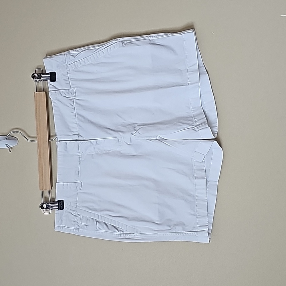 Vineyard Vines White Women's Shorts